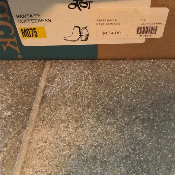 Women’s size 7.5 OTBT boots - Picture 4 of 6